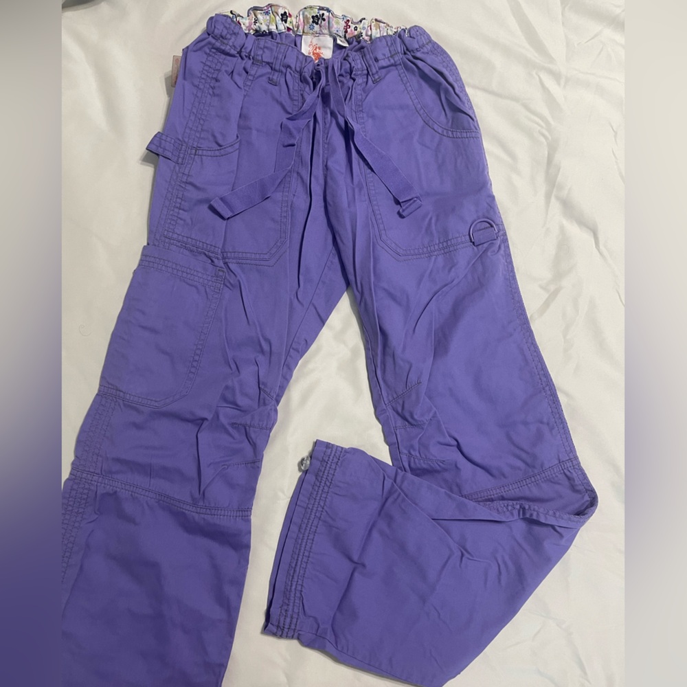 Cargo style scrub pant. XS Tall
